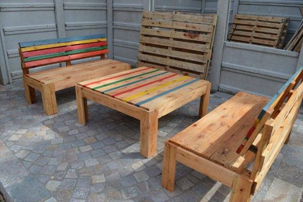 Recycled pallet outdoor furniture set