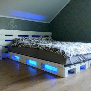 Accent pallet bed with lights