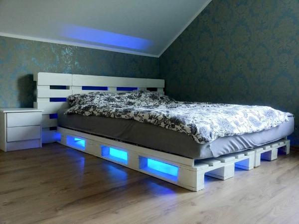 wood pallet bed