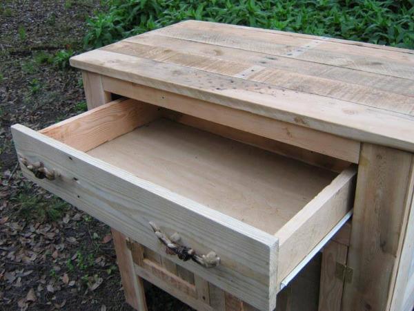 wooden pallet mini cabinet