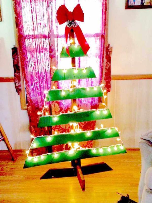 DIY pallet tree decor with lights