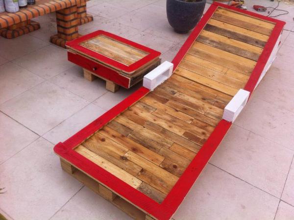 handmade pallet chaise lounge with armrests