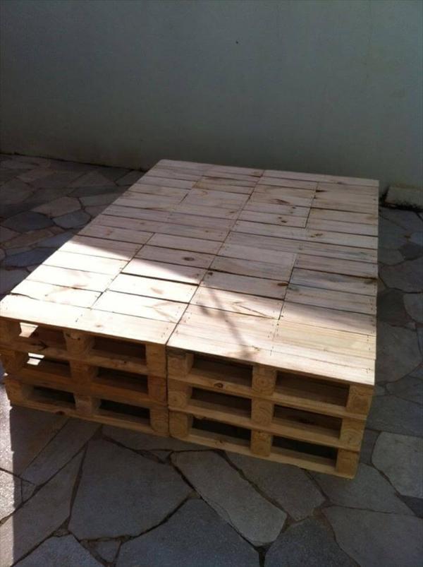 Recycled pallet day bed
