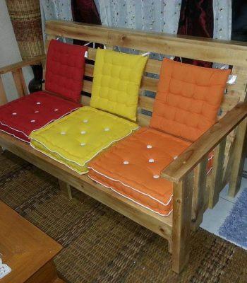 wooden pallet bench with cushion