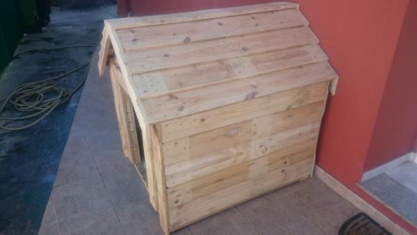 Pallet Wood Dog Kennel â€