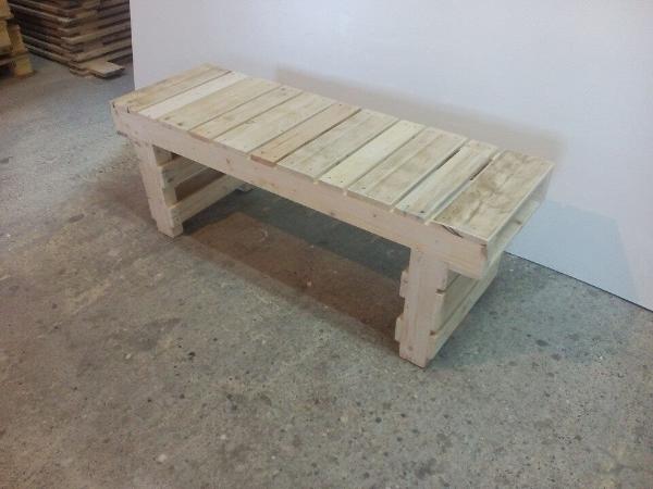 low-cost wooden pallet bench