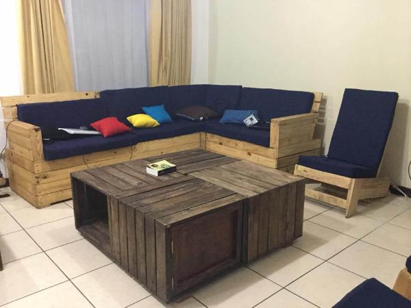 wooden pallet crate style coffee table