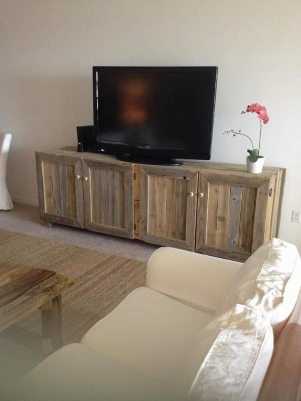 diy wooden pallet TV cabinet