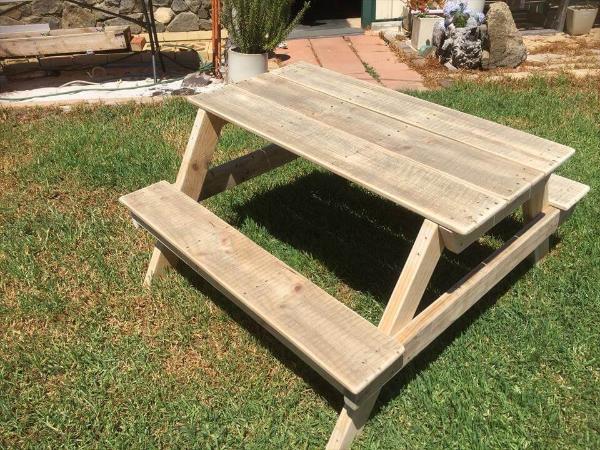 Wooden pallet picnic table