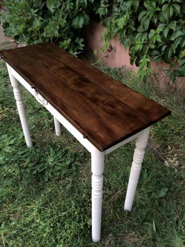 Wooden pallet entryway table