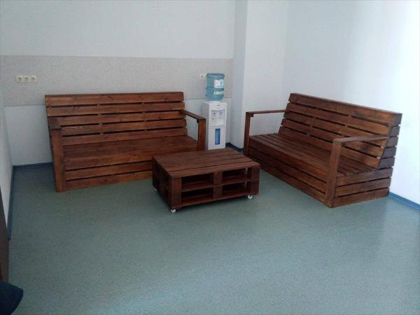 Recycled pallet seating set