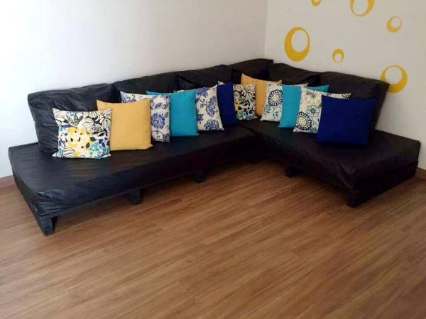 recycled pallet sectional couch