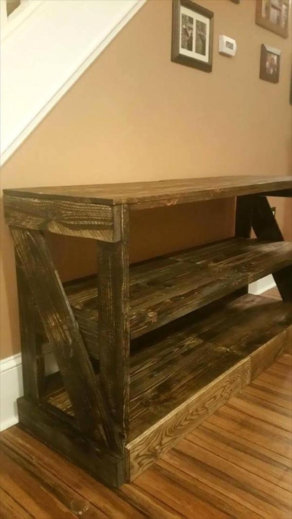 recycled pallet entertainment center