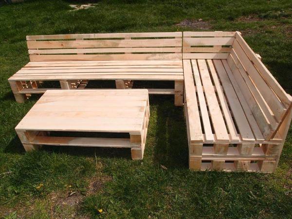 pallet sofa with coffee table