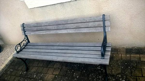 Recycled pallet bench