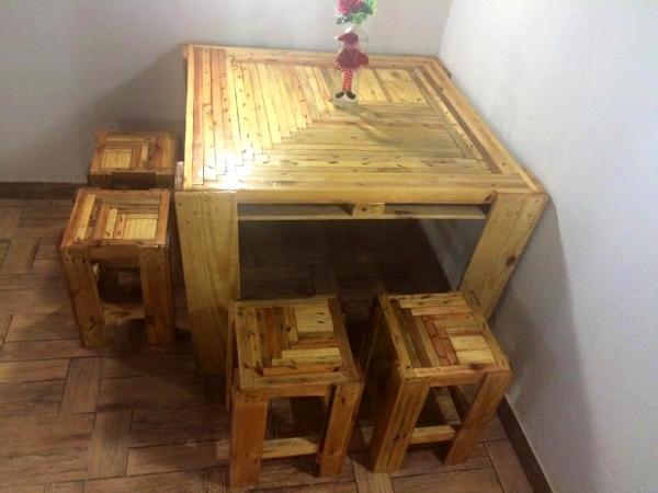Wooden pallet table with stools