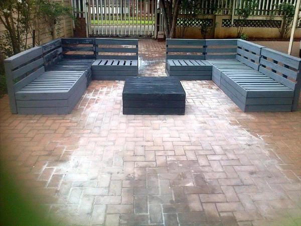 Reclaimed pallet patio furniture set