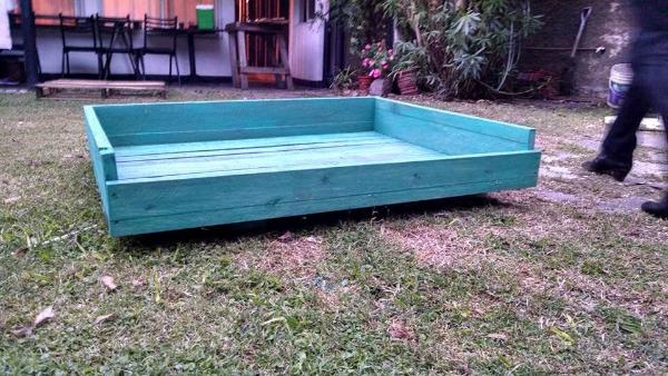no-cost pallet painted dog bed
