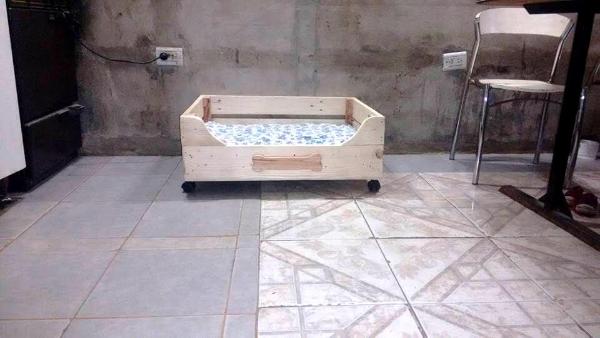 low-cost pallet wood dog bed