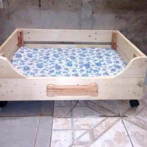 low-cost yet sturdy wooden pallet dog bed