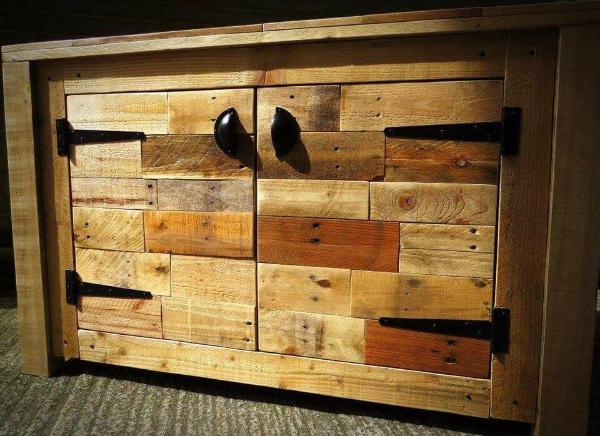 custom wooden pallet sideboard