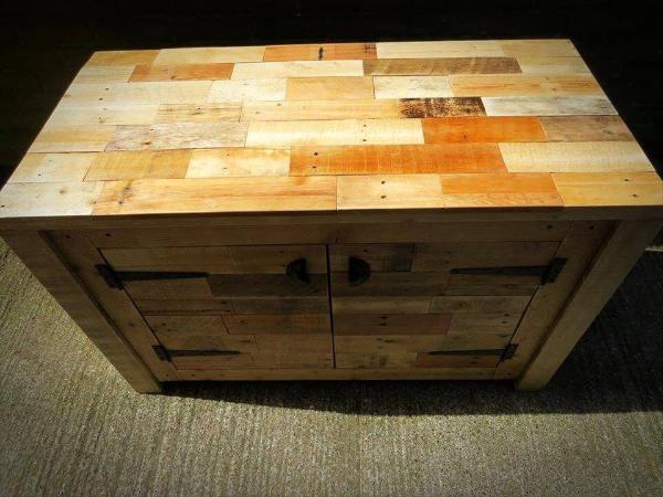 sideboard made of pallets