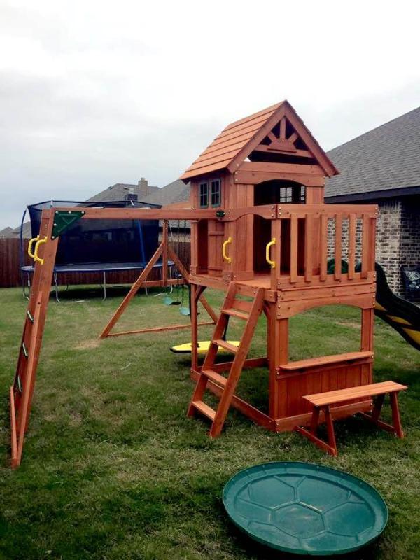 Recycled pallet kid's play house
