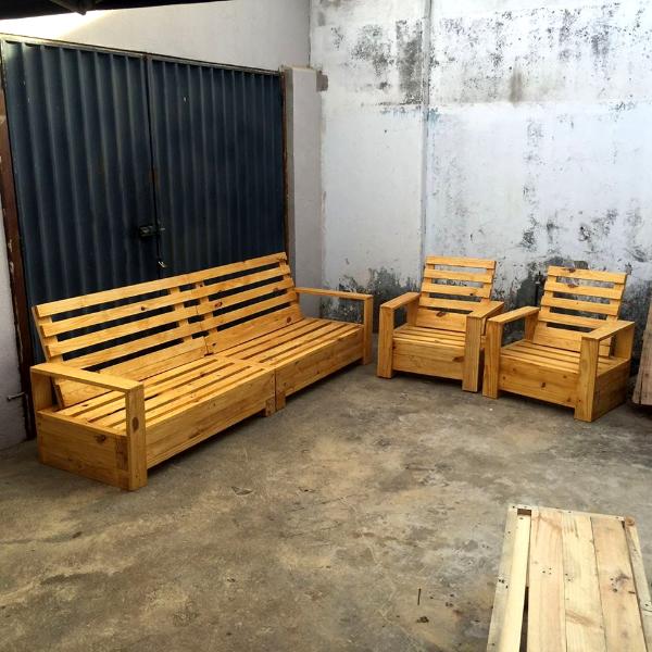 handcrafted wooden pallet patio sitting set