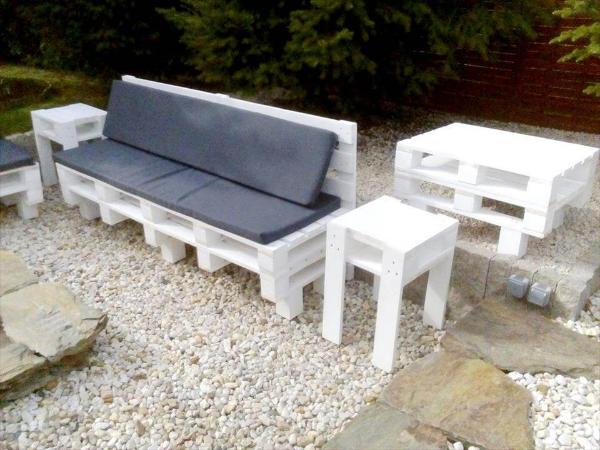 Reclaimed pallet outdoor seating set