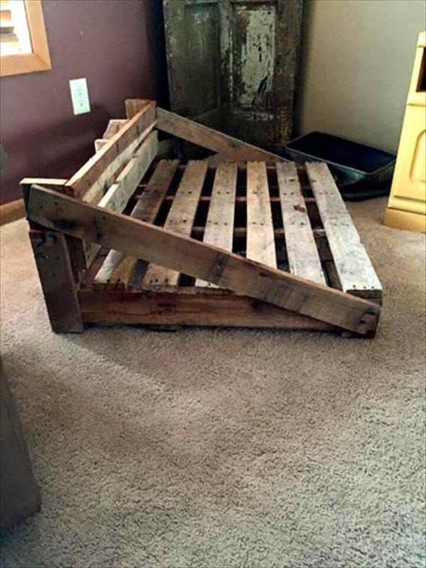 Diy pallet hot sale dog bed