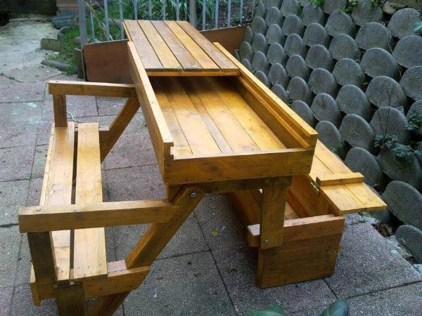 Recycled pallet picnic table