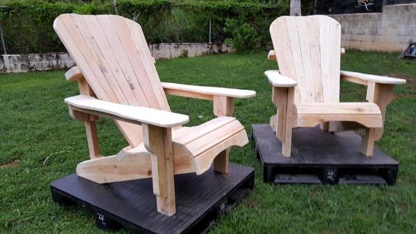 Reclaimed pallet Adirondack chairs