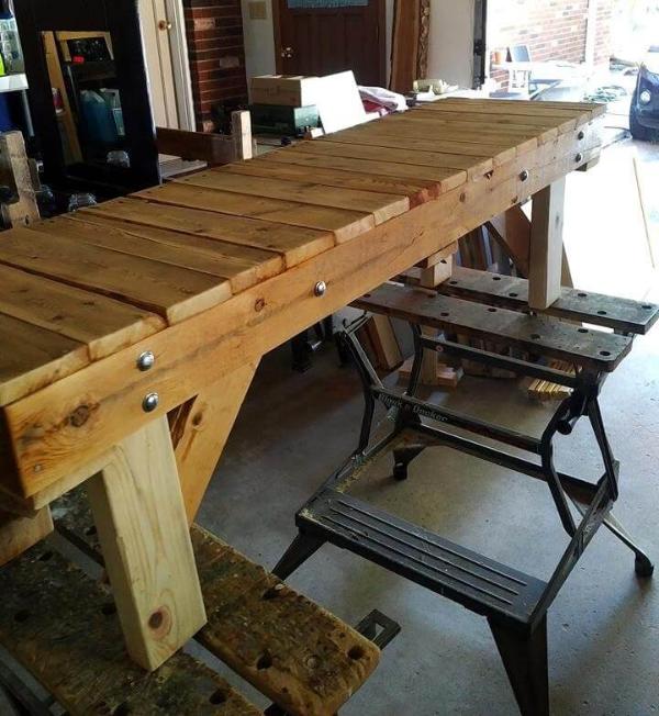 Reclaimed pallet bench