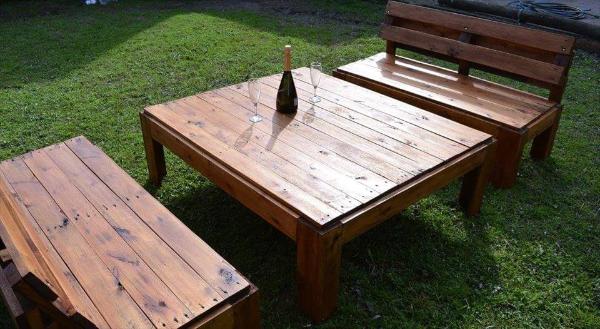 Re-purposed pallet outdoor seating set