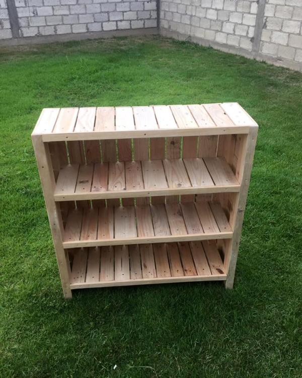 repurposed wooden pallet bookcase