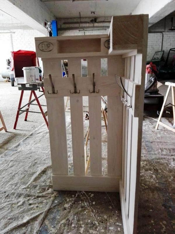 Awesome Corner Pallet Coat Rack 101, How To Make A Coat Stand Out Of Pallets Without Sewing