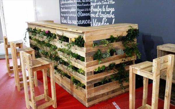 repurposed wooden pallet planter bar and 2 stools