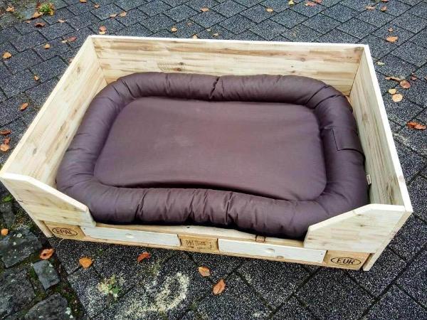 Recycled pallet dog bed 