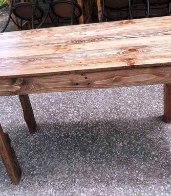 repurposed wooden pallet coffee table
