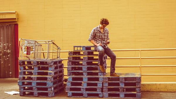 how to make a storage rack from pallets