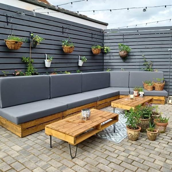 Corner pallet on sale sofa garden