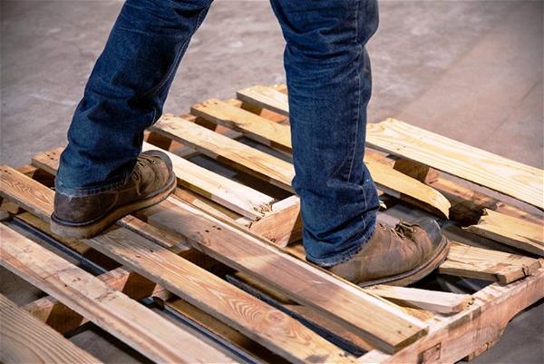 the safety tips when working with pallets